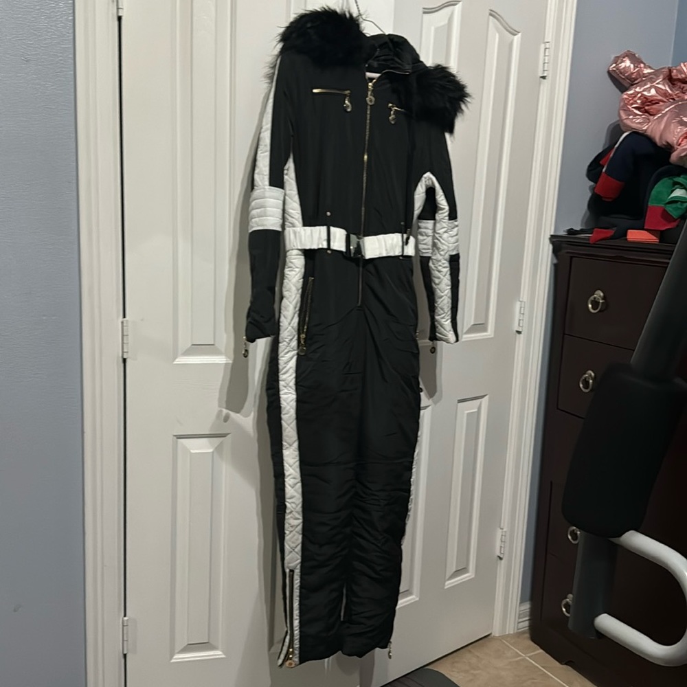 Ski snowsuit size medium